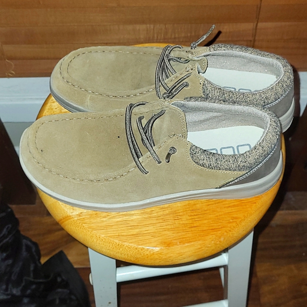 womens hey dudes size 10